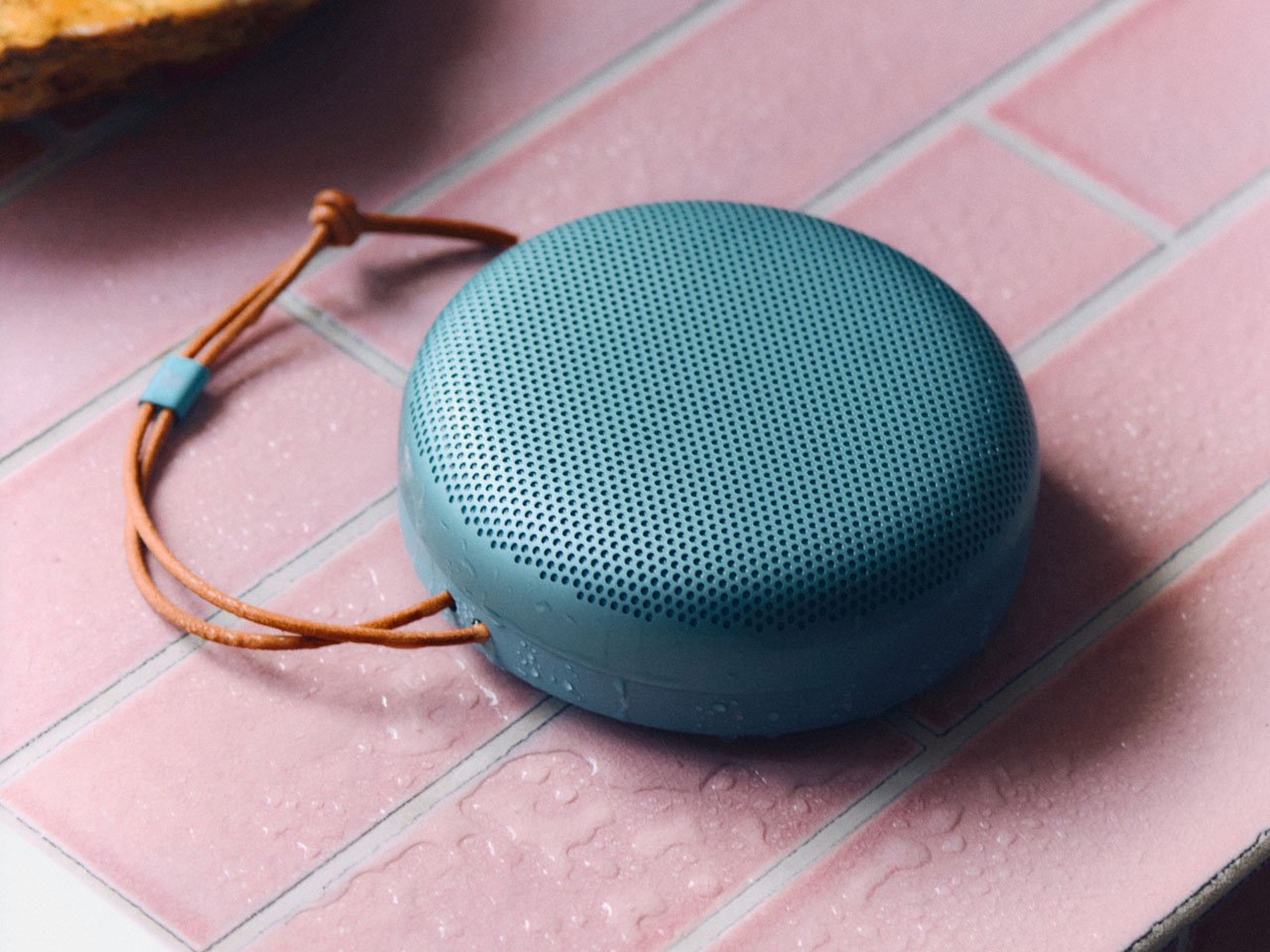 Bang & Olufsen A1 第三代在设计和性能上都胜过其他便携式扬声器