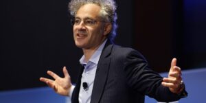 国防承包商 Palantir 表示，“美国的巨大文化转变”证明了 20 年吃力不讨好的辛劳是合理的。“我们是一场怪胎秀......我们花了 20 年的时间才换来这一刻”