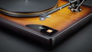 这款令人惊叹的转盘是写给 Fender Stratocaster 的豪华情书