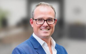 英国艺术家挑战 AI 的“版权抢劫”是否正确？