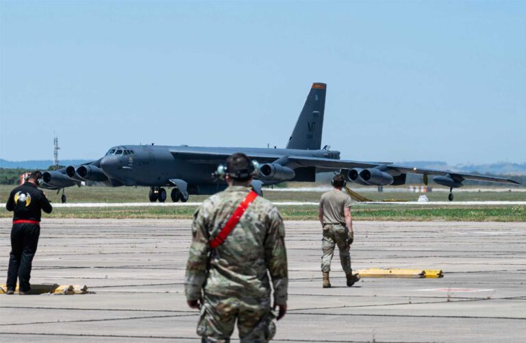 突发新闻：美国空军 B-52H 轰炸机被部署到西班牙执行战略轰炸机欧洲特遣队任务
