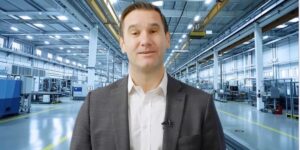 这家银行正在使用其分析师的 AI 版本来满足客户对视频的需求