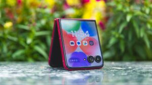 我测试了摩托罗拉 Razr Ultra。这很好，但翻转成本很高