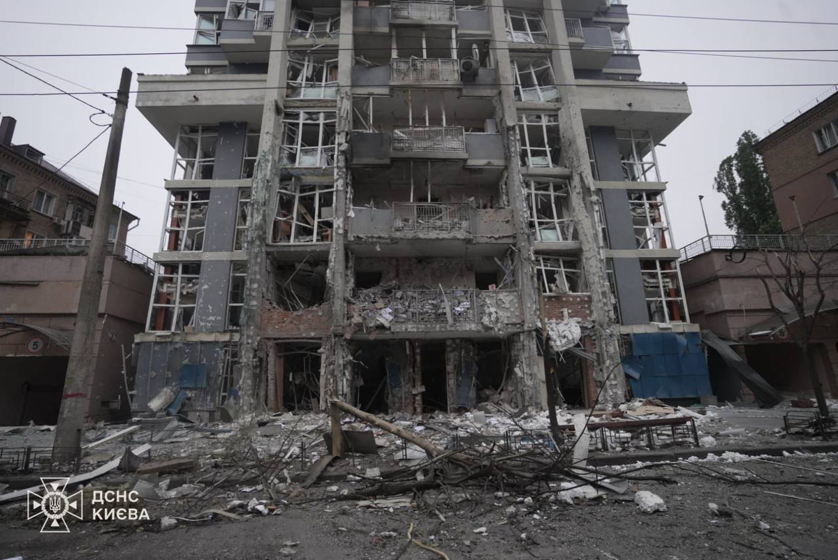 俄罗斯大规模空袭造成 12 人死亡，这是乌克兰几周来最糟糕的夜晚之一