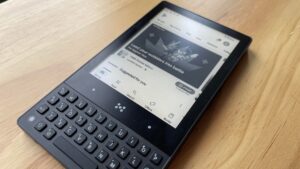 我把我的 iPhone 换成了电子纸 Android 手机，这并不是我预期的降级