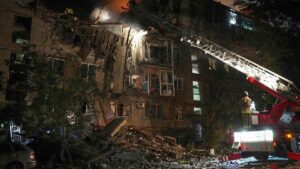 乌克兰大规模无人机和导弹袭击造成 13 人死亡，俄罗斯声称一夜之间击落了 110 架基辅无人机。