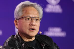 NVidia 首席执行官表示，中国 AI 市场的贸易壁垒是“巨大损失”