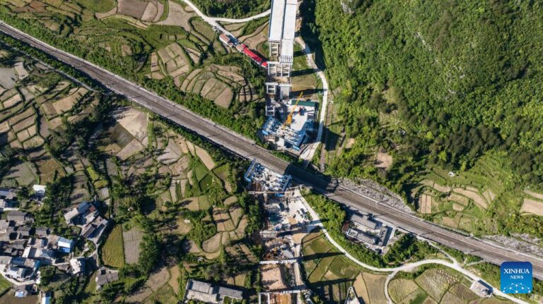 中国贵州正在建设中的贵阳平塘高速公路