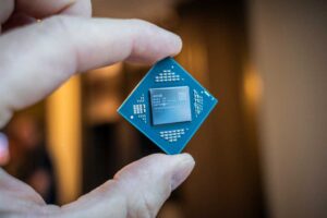 AMD 的 Radeon RX 9060 Xt 击败了 Nvidia 的 RTX 5060 Ti，现金要少得多