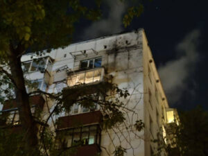 无人机在普京胜利日阅兵前几天在俄罗斯机场引发混乱
