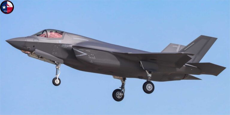 日本首架 F-35B 战斗机在服役前在德克萨斯州开始飞行测试