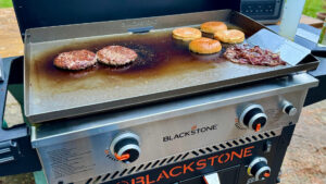 Blackstone 28 英寸 Griddle AirFryer Combo 评测：将多功能餐厅式烹饪带入您的露台