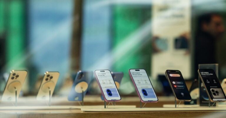 特朗普威胁苹果对 iPhone 征收 25% 的关税