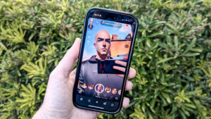 我用了 Snapchat+ 一个月了，我对它的生成式 AI 功能爱不释手——原因如下