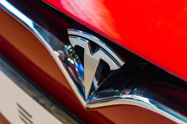 特斯拉 Robotaxi 视频显示 Elon 落后于 Waymo