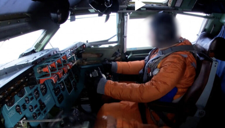 轰炸机飞行员再次在奥列尼亚空军基地犯下战争罪