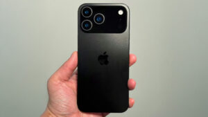 Apple iPhone 17 Pro 可能会看到另一个有争议的设计变化，但有一个很好的解释