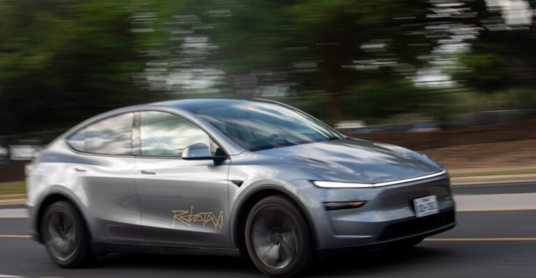 这是迄今为止特斯拉所有 robotaxi 事故的运行清单