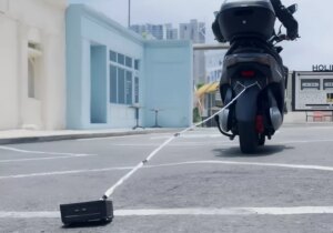 观看 Geekom IT15 迷你 PC 酷刑测试：碾压、锤击并放入洗衣机