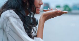 女性在 AI 方面落后，但她们可以迎头赶上