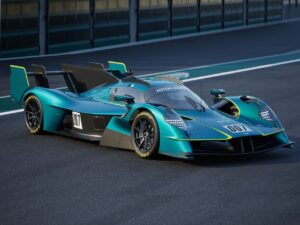 只有 10 位热情的收藏家将拥有合法上路的阿斯顿马丁 Valkyrie LM 超级跑车