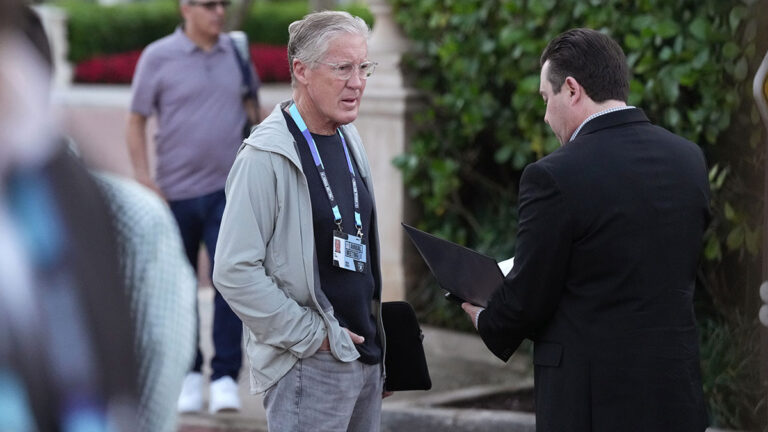Raiders 的 73 岁老人 Pete Carroll 正在拥抱 AI