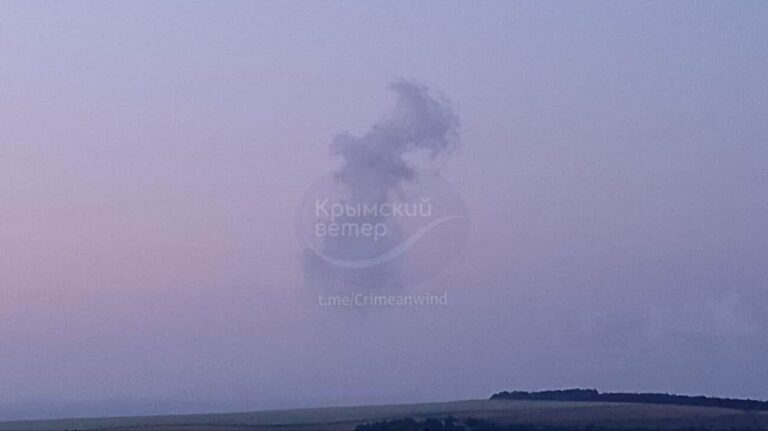 在暂时被占领的克里米亚听到几声爆炸