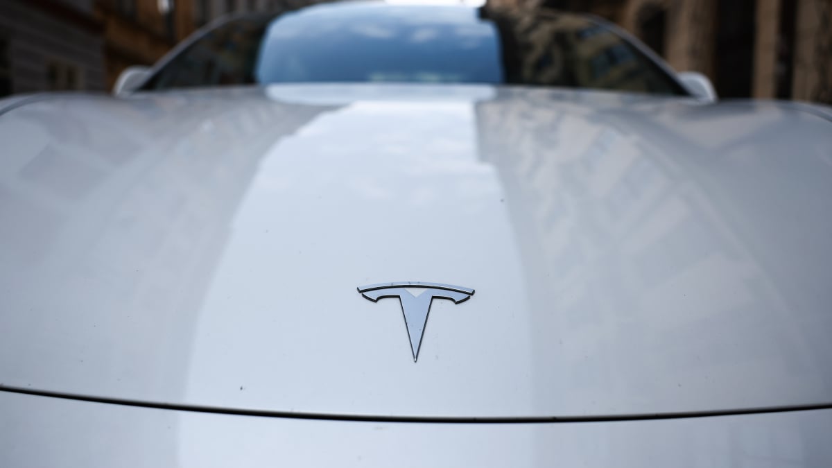 视频显示特斯拉自动驾驶出租车似乎违反了奥斯汀的交通法规