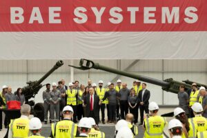 英国通过 BAE Systems M777 榴弹炮工厂的启动恢复火炮炮管生产