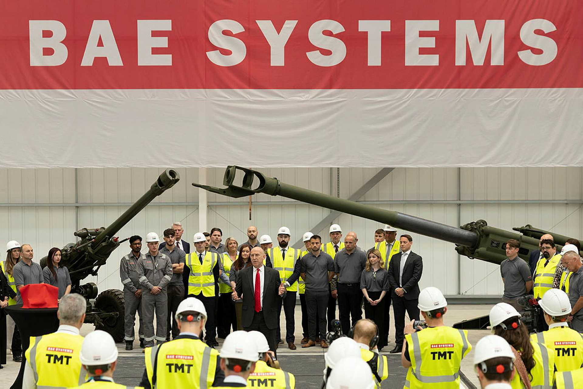 英国通过 BAE Systems M777 榴弹炮工厂的启动恢复火炮炮管生产