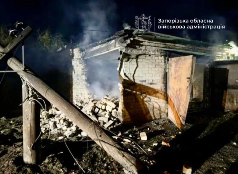 敌人对扎波罗热的袭击：大火爆发，企业和车库受损
