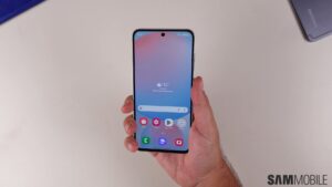 泄露的 Galaxy S25 FE 图像指向更薄的边框