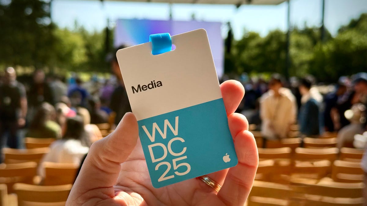 ZDNET 的 WWDC 2025 回顾，Sabrina Ortiz 和 Jason Hiner