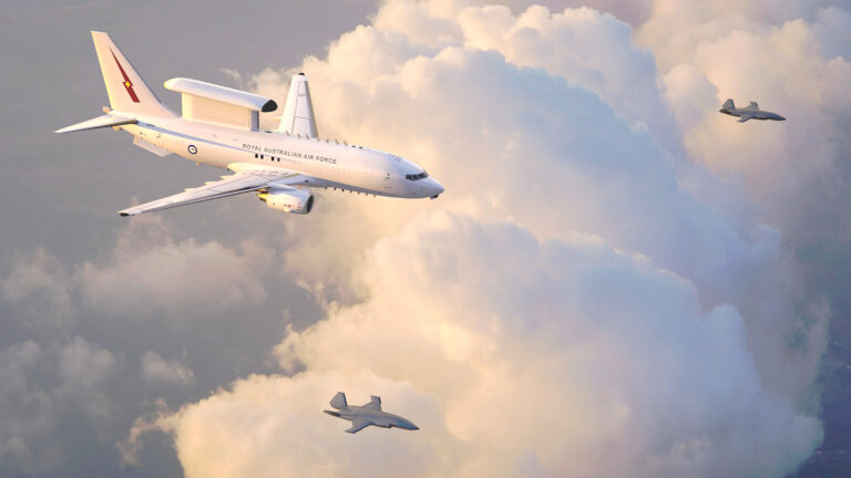 MQ-28 幽灵蝙蝠在忠诚僚机测试中由 E-7 楔尾控制