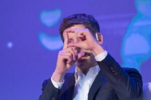 阿尔特曼在 OpenAI 大幅降价时虚构超级智能以拯救人类