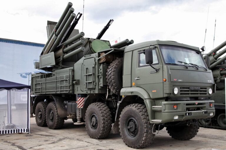 俄罗斯为 Pantsir 防空系统购买导弹，以对抗乌克兰边境的无人机和空中威胁