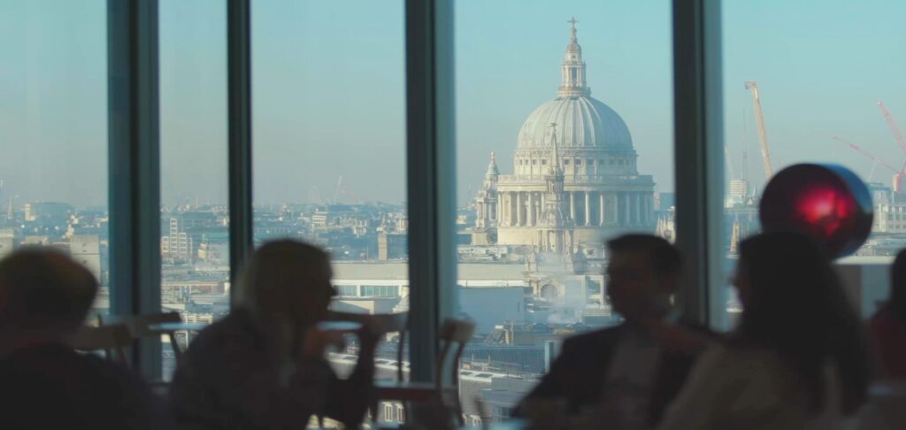 AI 如何“增强”Hiscox 员工“做他们擅长的事情”