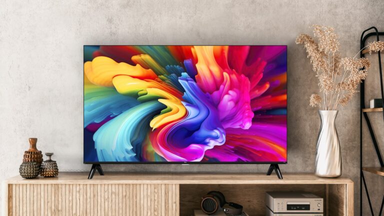 TCL 的超级便宜电视具有紧凑的屏幕尺寸和大量的流媒体智能
