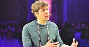 随着对 AI 工具的需求激增，OpenAI 的经常性收入超过 100 亿美元