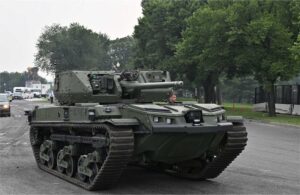 独家报道：未来战斗机器人车辆 Ripsaw M5 在美国陆军 250 岁生日阅兵式上首次亮相