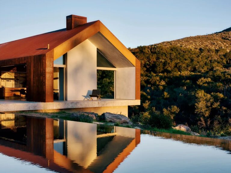 Ultimate Fire-Resilient Minimal Retreat In California 专为现代周末生活而设计
