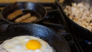 这 4 种成分正在秘密地破坏您的铸铁煎锅