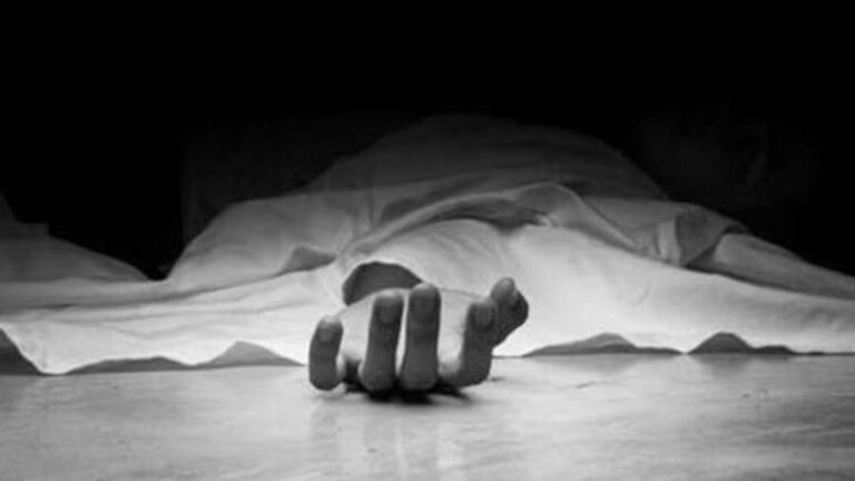 在训练期间，无人机投下的假炸弹落在他身上后，陆军哈维尔达尔死亡