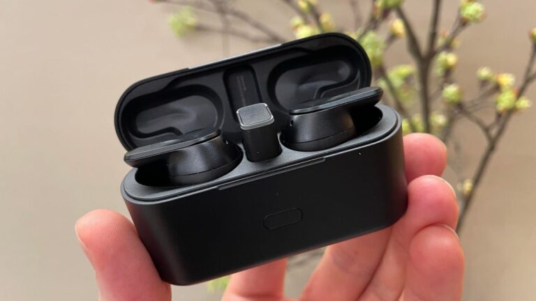 我在工作中用一个不太可能的替代品替换了我的 AirPods – 这就是为什么它是我的新最爱