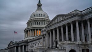 众议院拨款人同意在预算法案中谴责最近的国防部丑闻