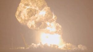 SpaceX 火箭在德克萨斯州试验场爆炸成巨大火球