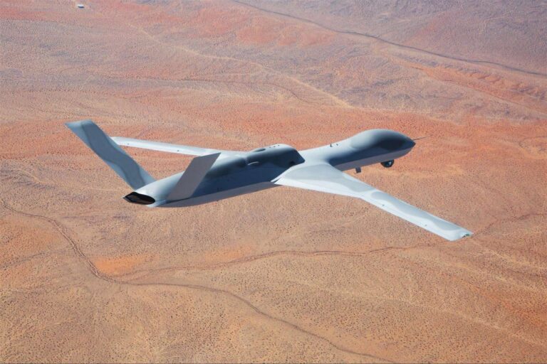 独家：美国 MQ-20 复仇者无人机在模拟中使用 Shield AI 的 Hivemind 首次击杀空中目标