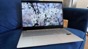 三星的 Galaxy Book4 Edge 是我最喜欢的 Copilot+ PC 之一 - 它正在打折