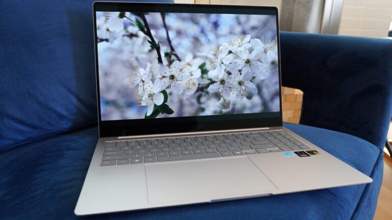 三星的 Galaxy Book4 Edge 是我最喜欢的 Copilot+ PC 之一 – 它正在打折