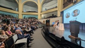 诺贝尔奖获得者 Geoffrey Hinton 和 Cohere 联合创始人 Nick Frosst 谈 AI 理解的内容及其重要性